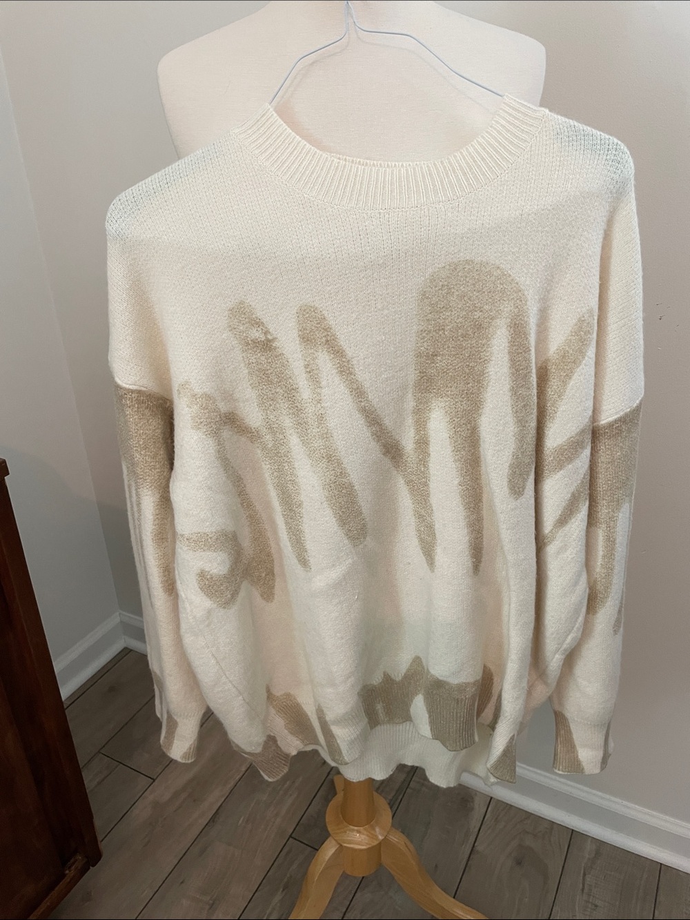 Le Lis Cream Sweater with Beige Abstract Motif